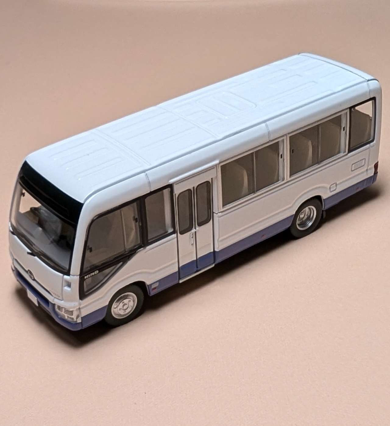 1/64 LV-N326a 日野リエッセII LX（白/紫）【332510】 | トミー