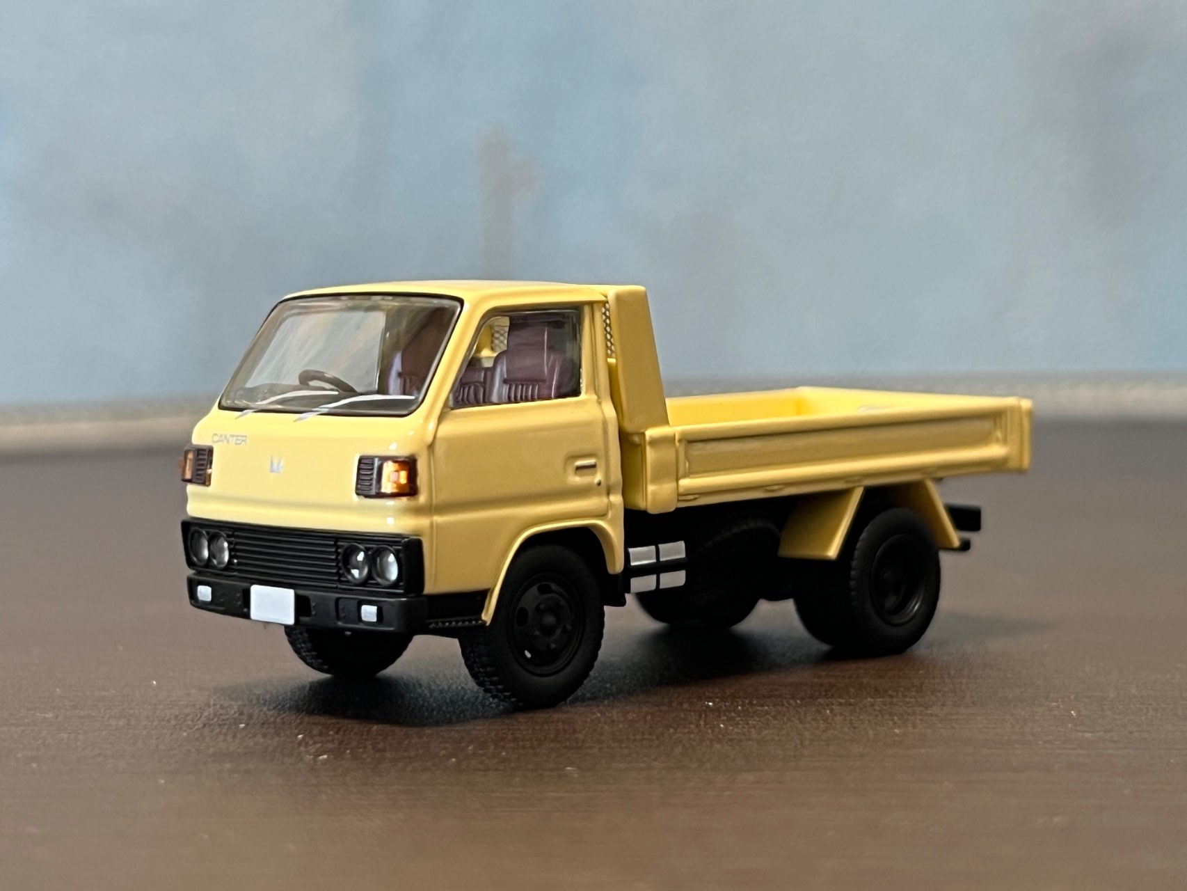 1/64 LV-N 日本車の時代19 三菱ふそう キャンター ダンプ