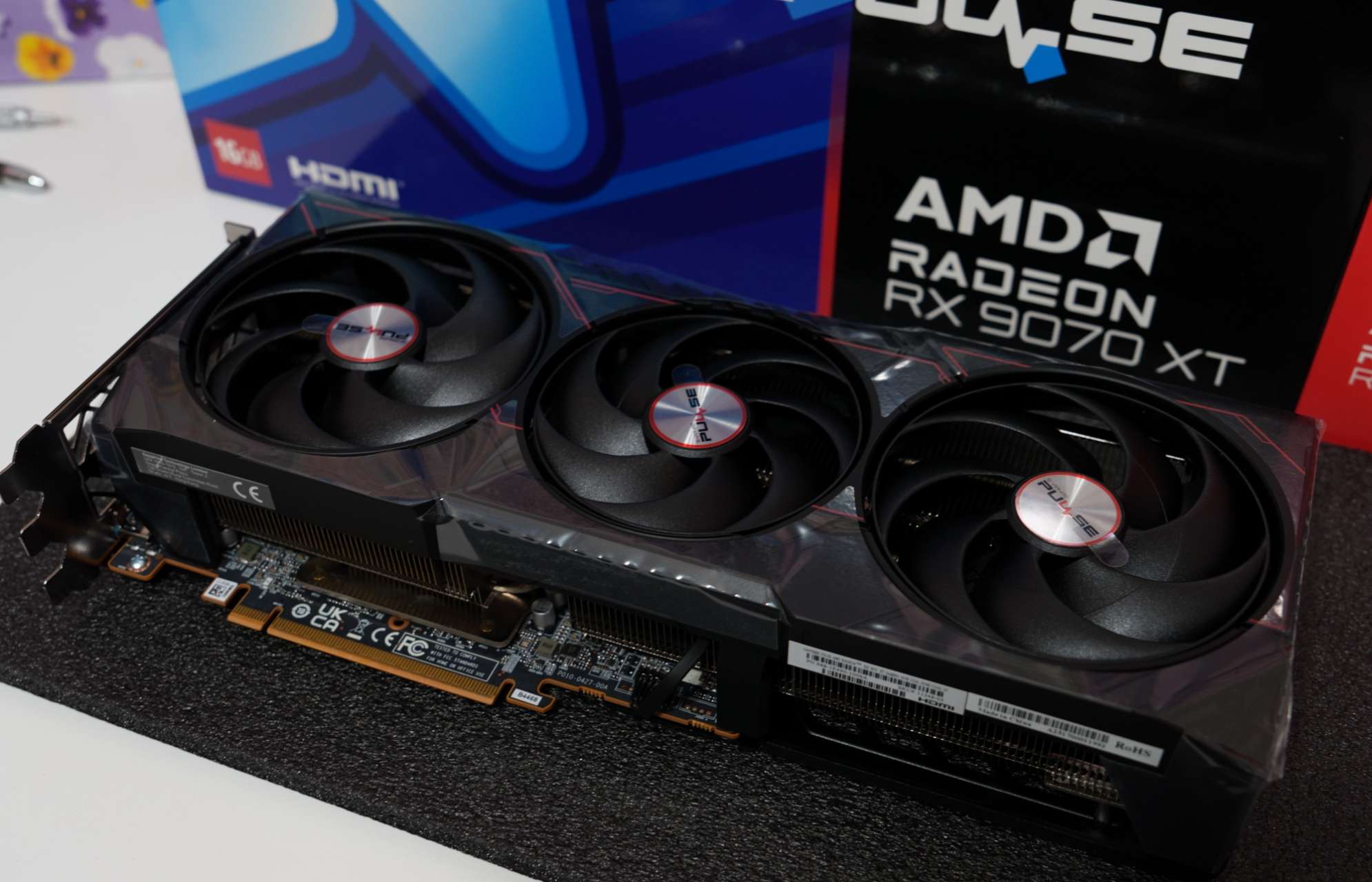 ★みく★　SAPPHIRE PULSE SAPPHIRE PULSE Radeon RX 9070 XT GAMING 16GB グラフィック