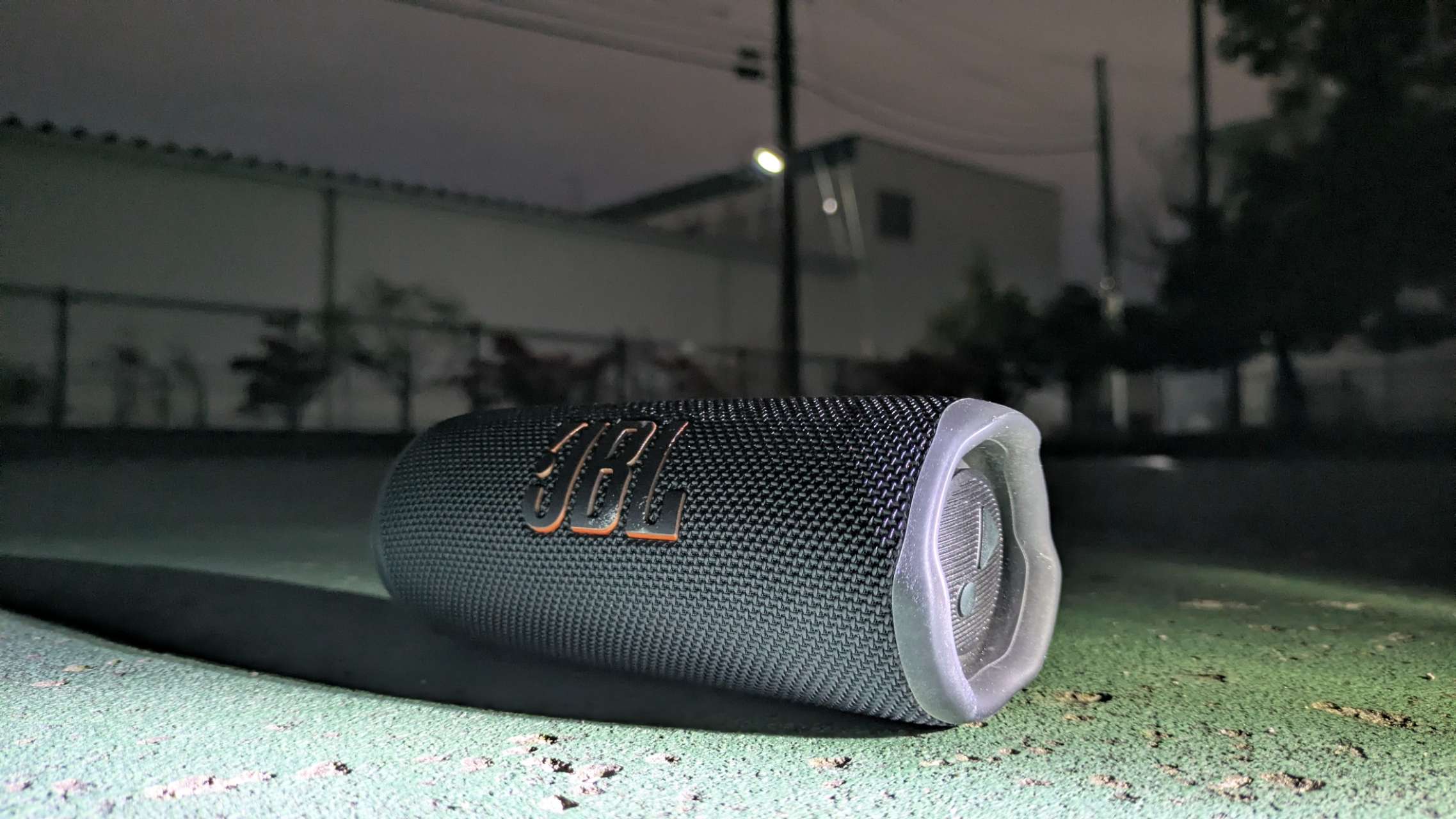 ポータブルBluetoothスピーカー（ブラック）【店頭在庫処分