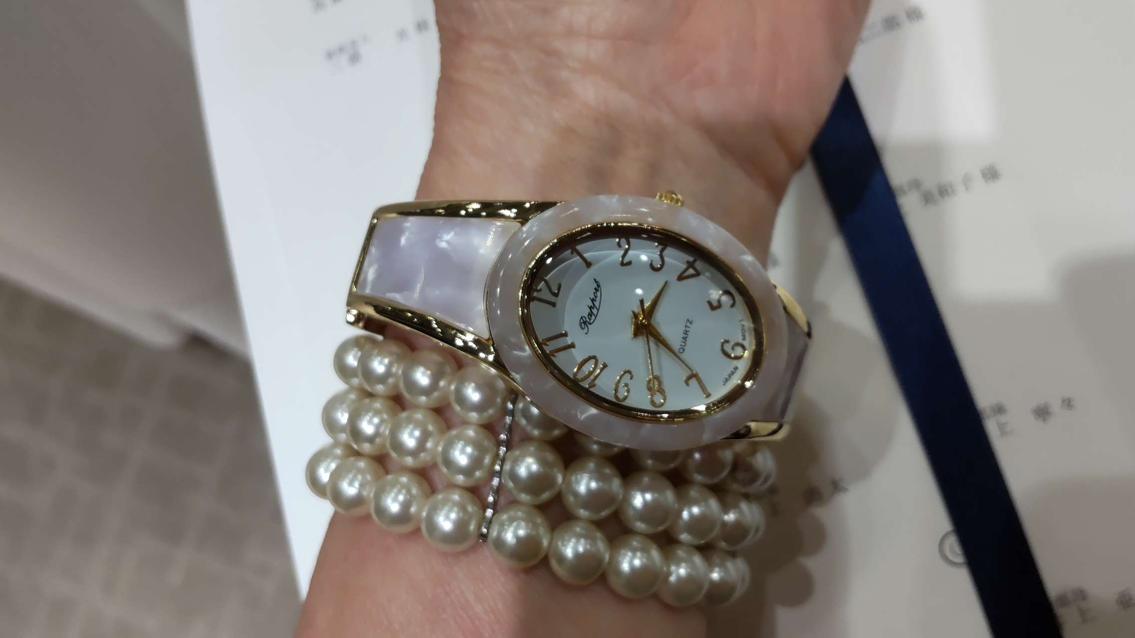 着脱簡単文字が大きいブレスレットウォッチ - ベルーナ【公式】