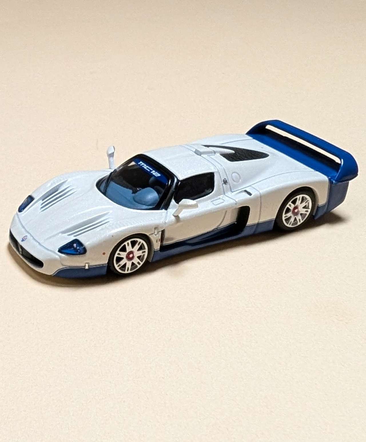 1/64 マセラティ MC12 ストラダーレ ホワイト【BBRDIE6414】 | BBR