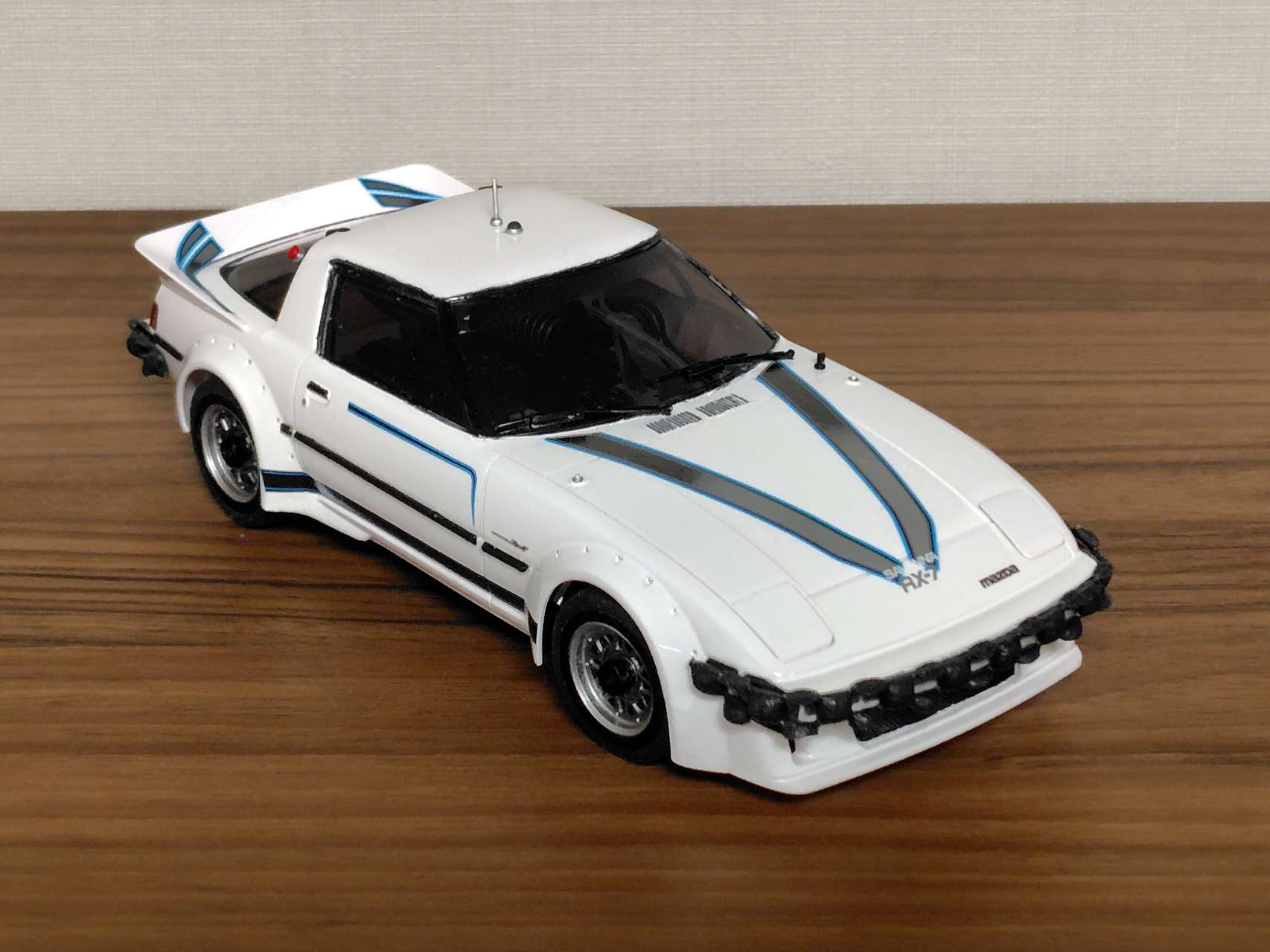 マツダ RX-7 SA22C ホワイトボディセット(未塗装/ホイール付)【MZN235