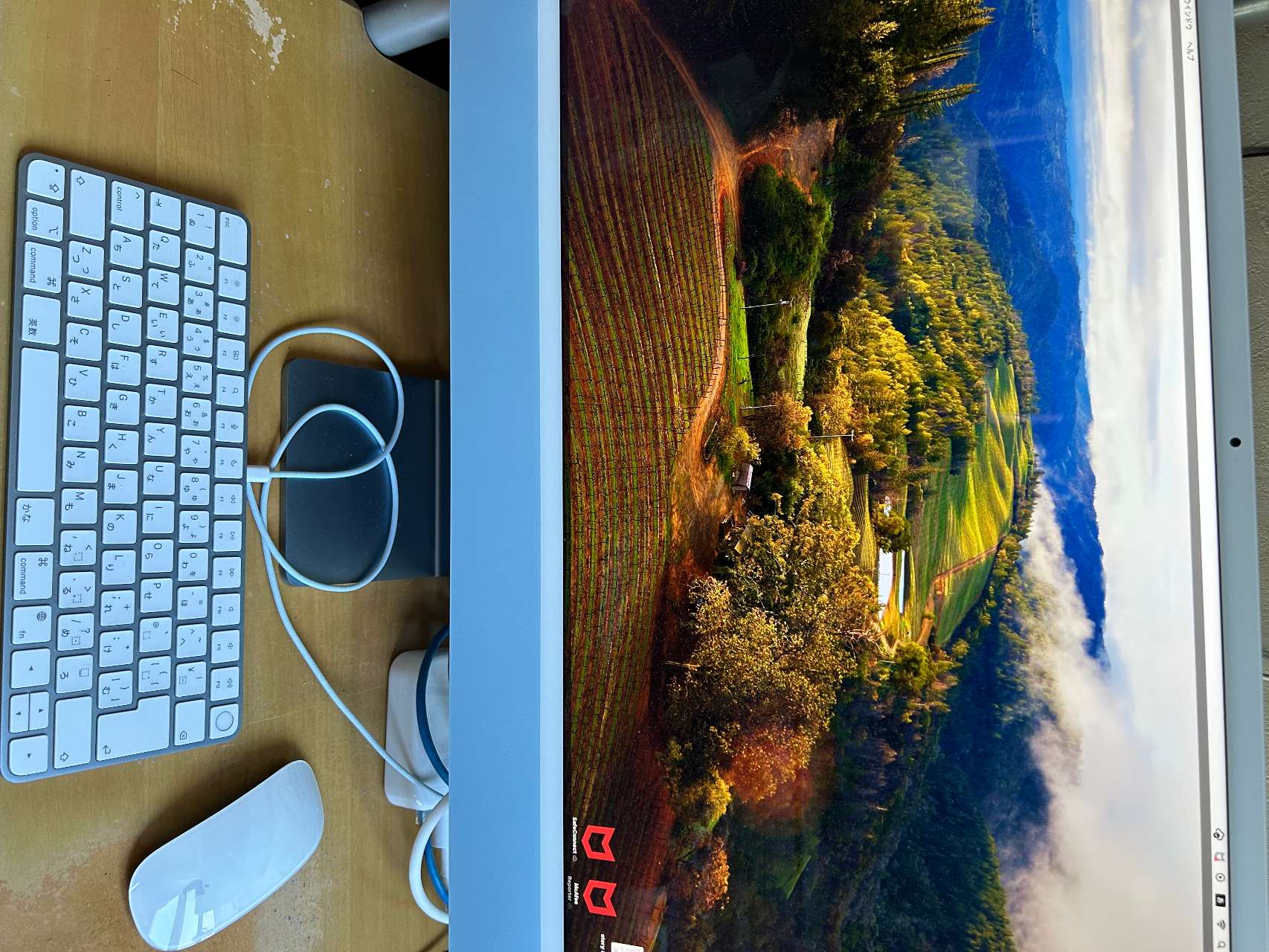 24インチiMac Retina 4.5Kディスプレイモデル: 8コアCPUと10コアGPUを