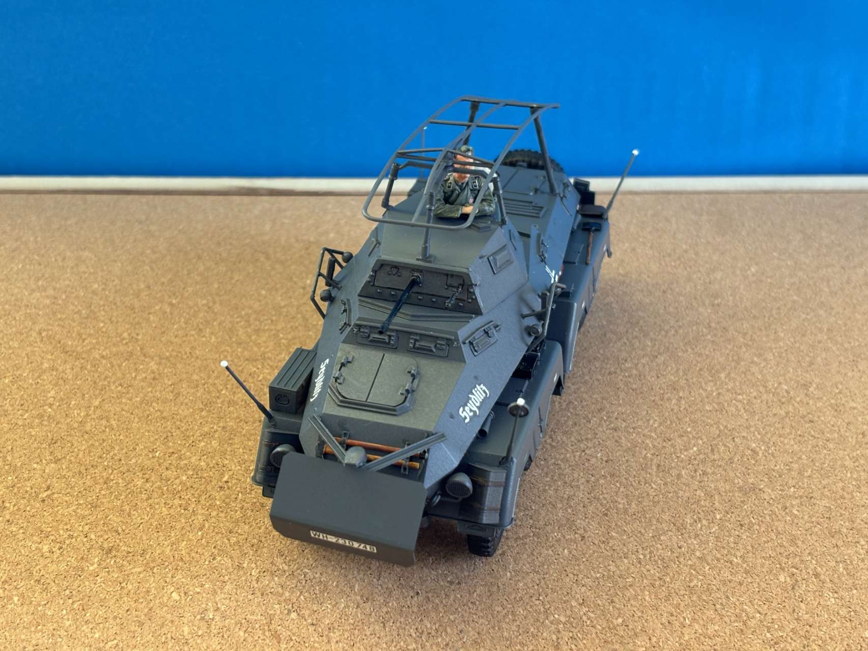 1/35MM ドイツ8輪重装甲車 Sd.Kfz.232「アフリカ軍団」【35297