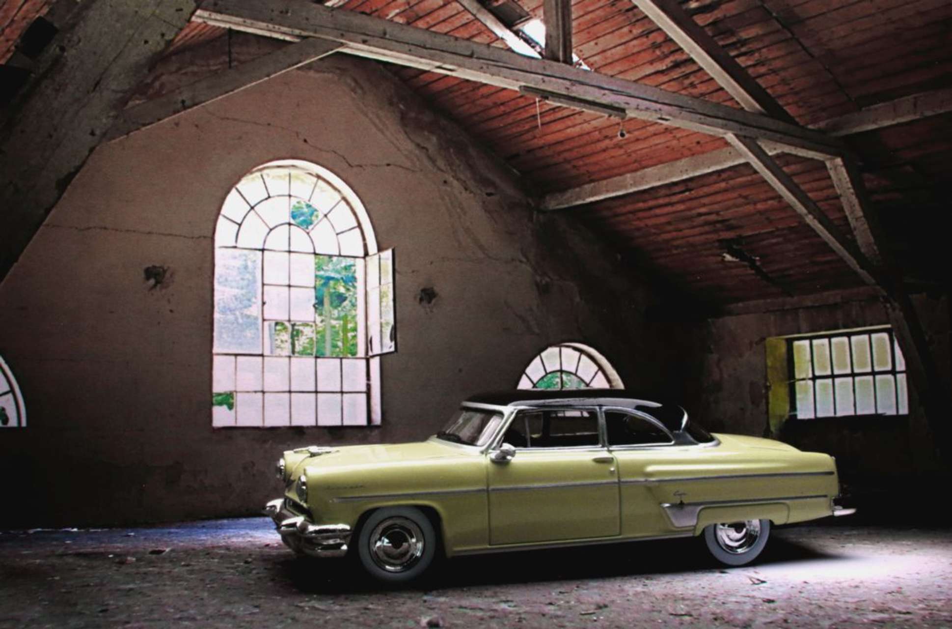 1/64 リンカーン カプリ 1954 プレミアイエロー(左ハンドル)【MGT00561