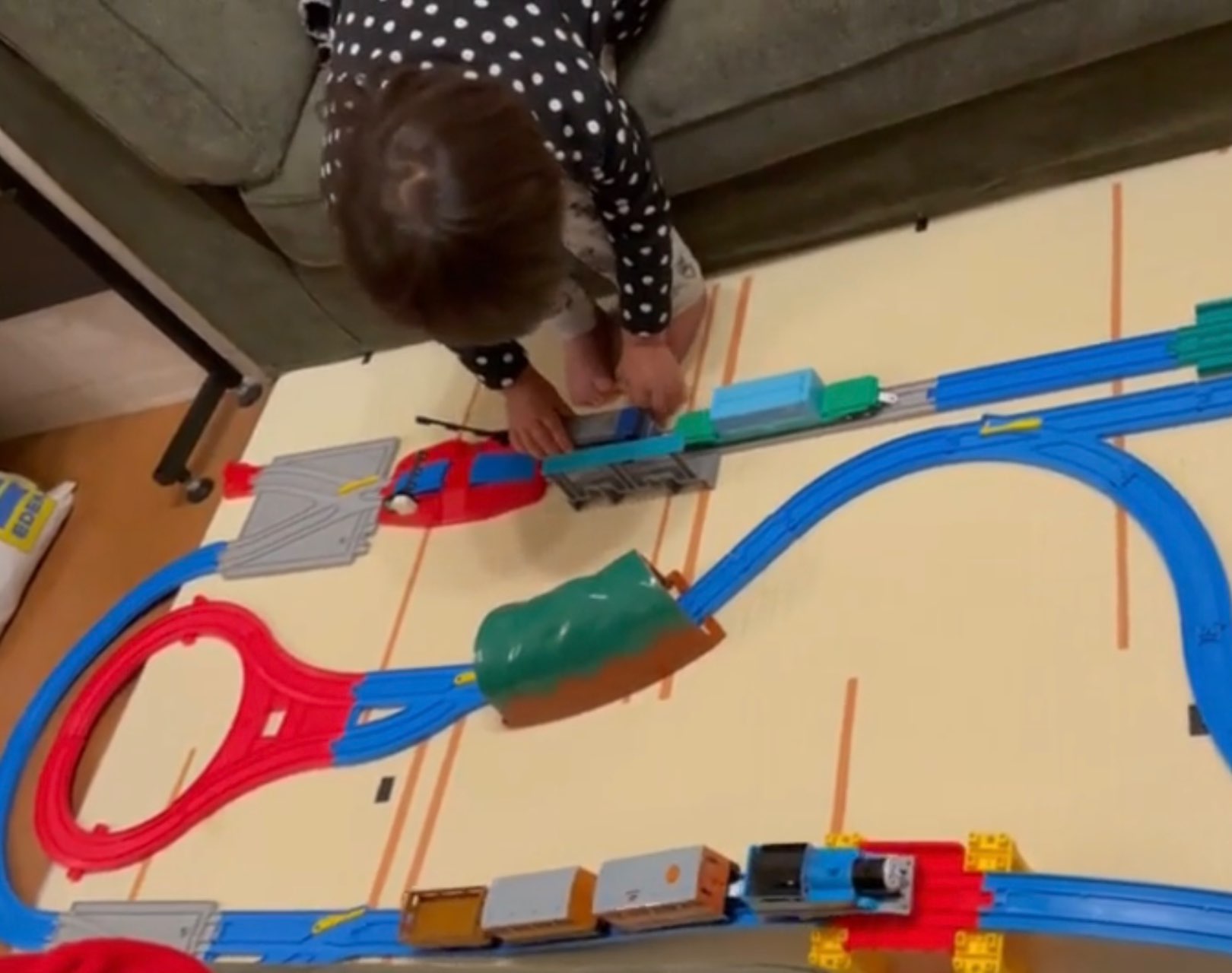 プラレール 20のレイアウトでかっこよく走らせよう！DXレールキット