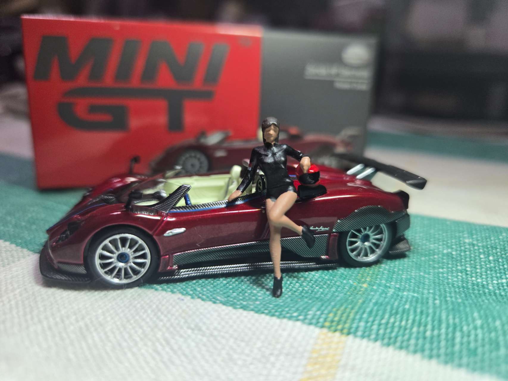 1/64 ドゥカティ パニガーレ V4 S w/ドゥガティ ガール